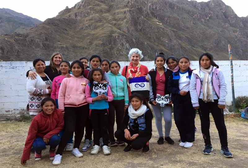 Alumnae with young women in Peru.